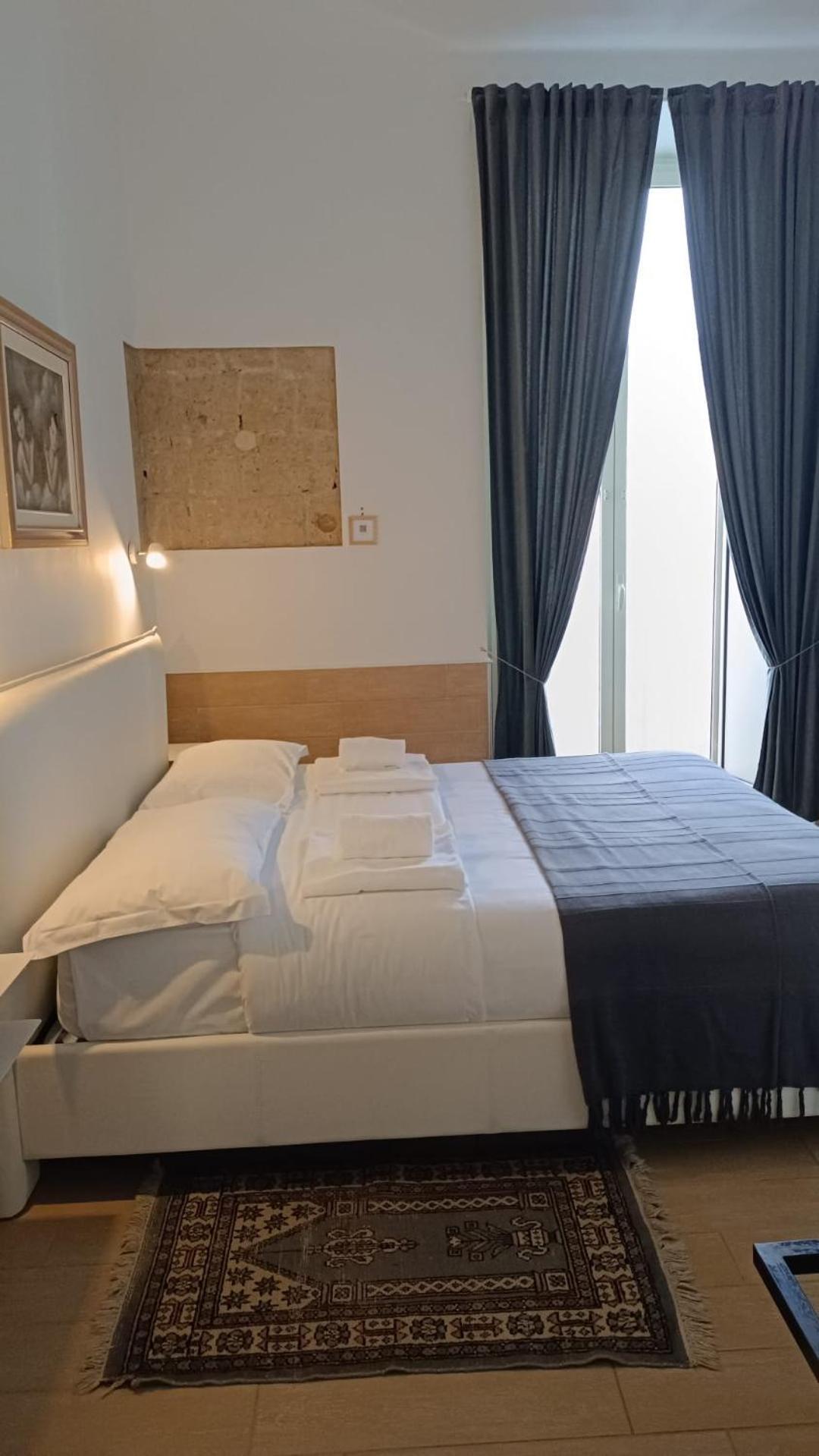 H22 Hotel Nápoles