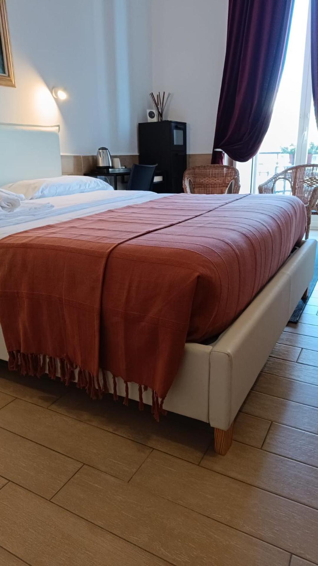 H22 Hotel Nápoles